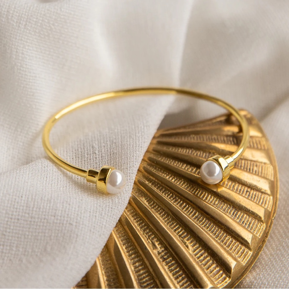 Misha Hawaii Gold Cuff with Freshwater Pearls. New and never been worn.